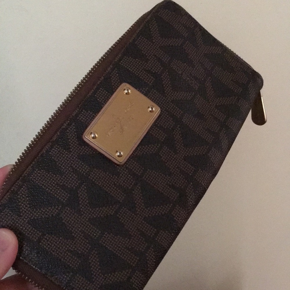 Michael kors wallet